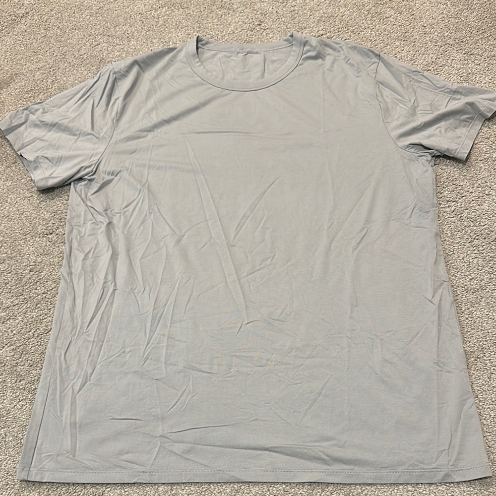 Lululemon Men's Gray T-Shirt